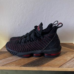 Lebron 16 fresh bred "used" size 9.5 this is a grail 🔥 find for this size